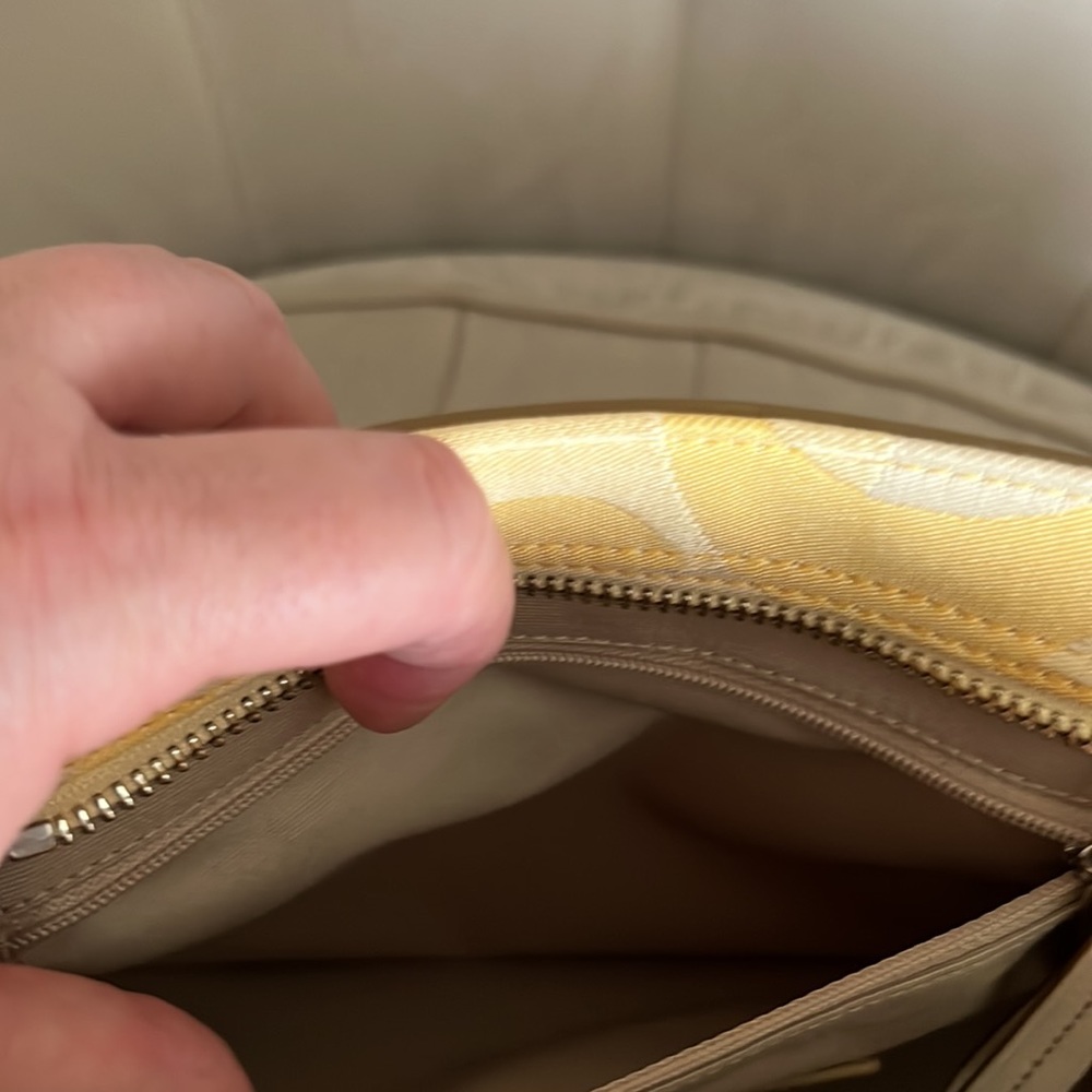 Vintage Coach Signature Double Handle Handbag. Yellow fabric, eggshell leather. - Picture 7 of 9